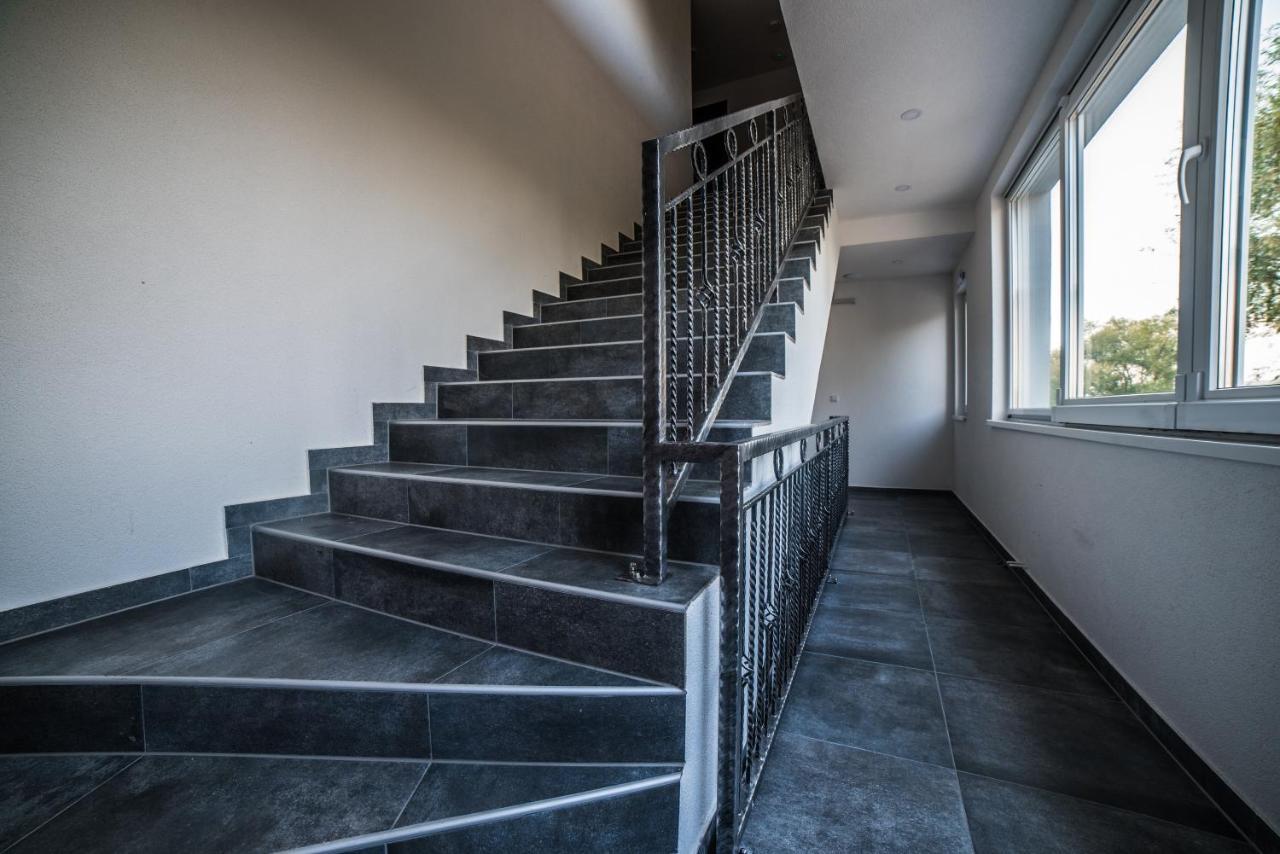 Apartments And Rooms Villa Majestic Bihac Exterior photo